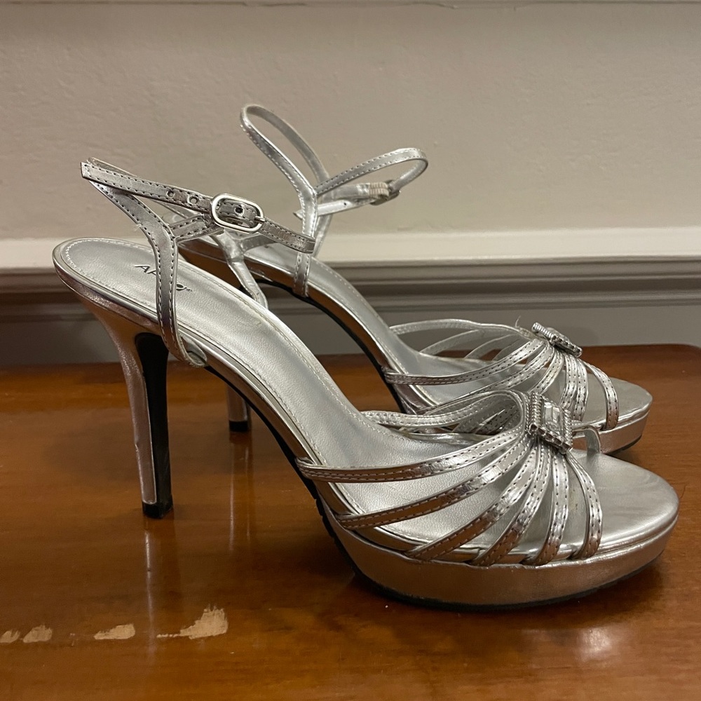 Apt 9 silver heels size 8